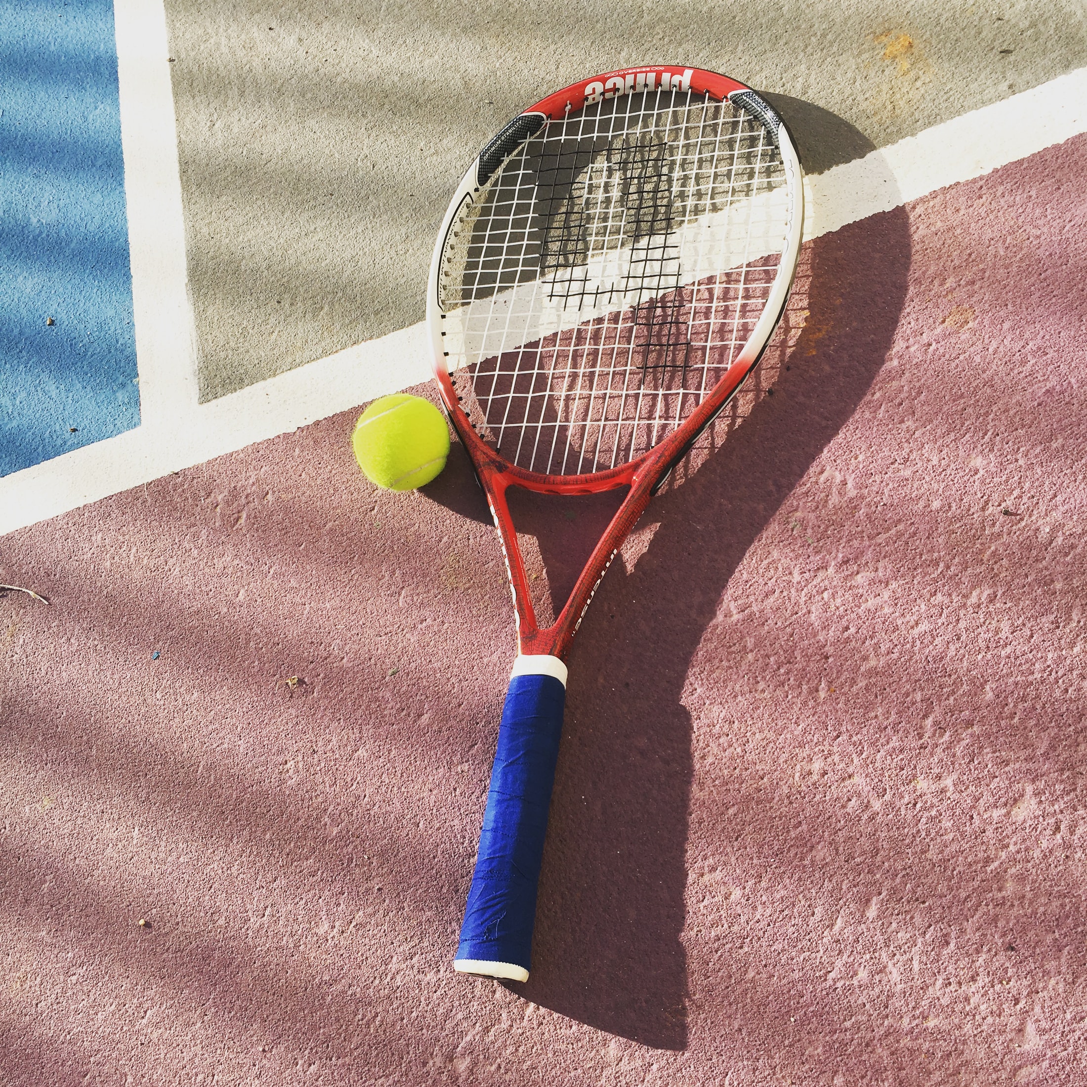 yellow and white tennis racket